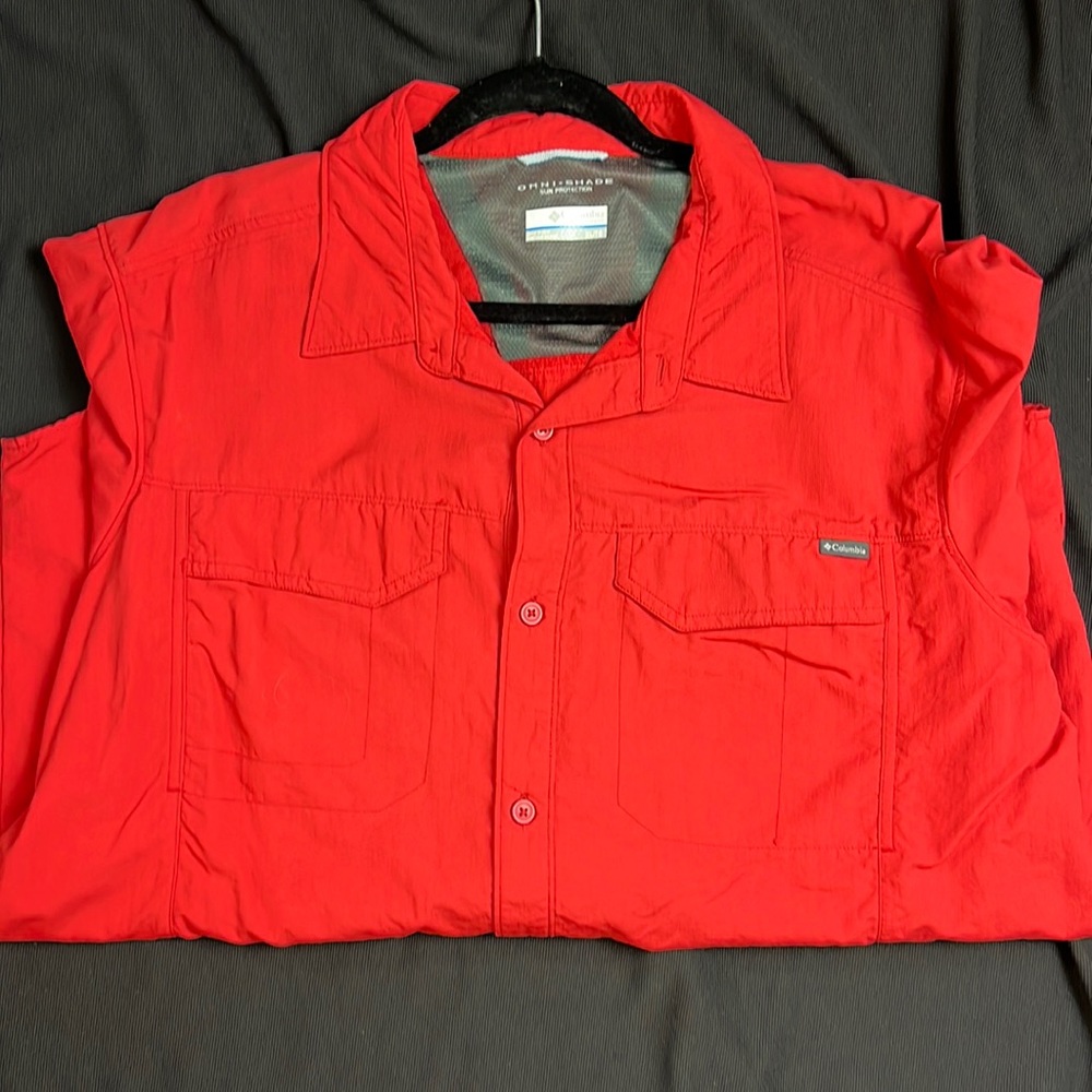 Columbia red XL, short sleeve, button up, sun protective fishing shirt.